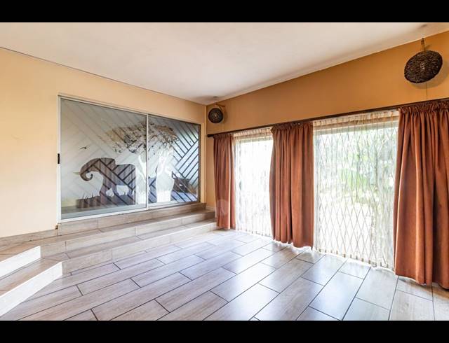 4 BEDROOM HOUSE FOR SALE IN VAN RIEBEECK PARK